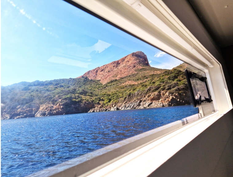 Vue sur le capo Rosso depuis la cabine